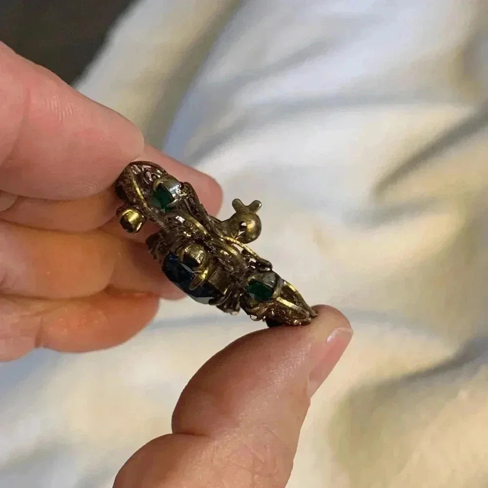Vintage Czech glass brass filigree pin/ brooch w/ blue and green faceted stones - Picture 5 of 11